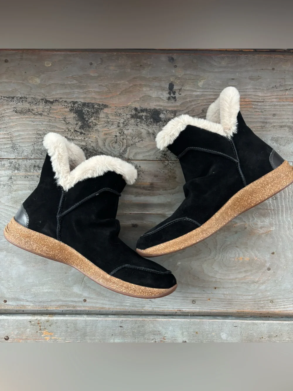 NWOT Taos black suede faux fur boots | size 9